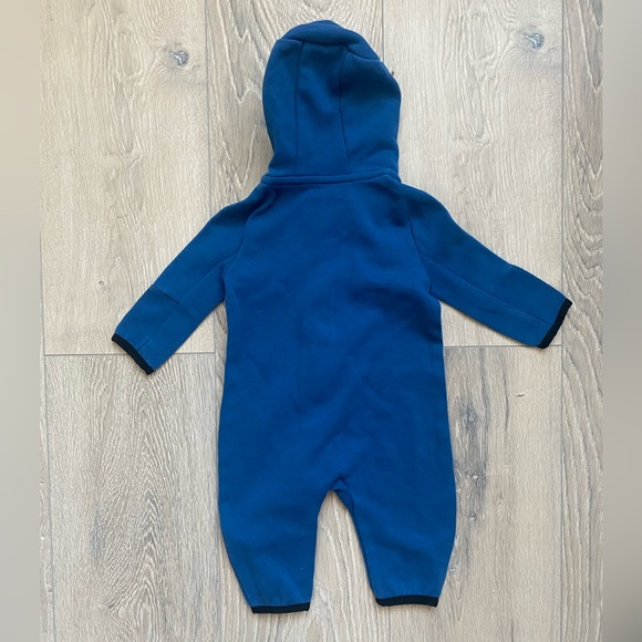 Nike One Piece - Size 6M - Picture 8 of 11